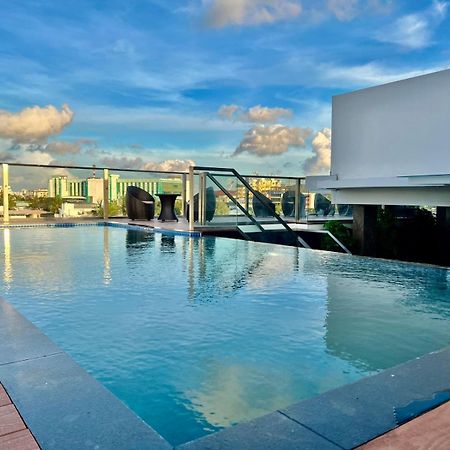 Hotel Q-White Crescent Kochi Exterior foto