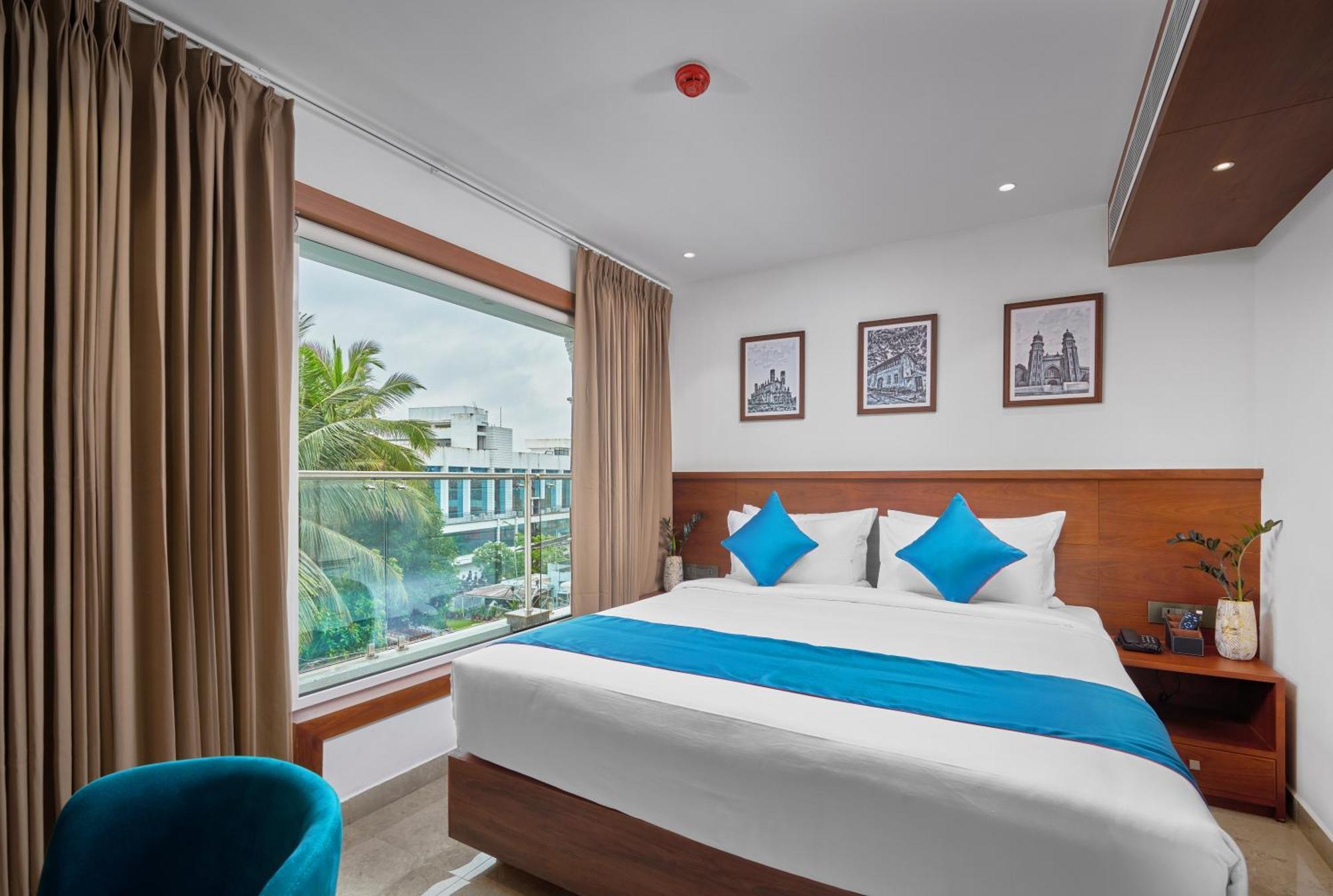 Hotel Q-White Crescent Kochi Exterior foto